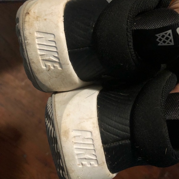 High top slightly used Nikes youth size 7 black and white - Picture 7 of 8
